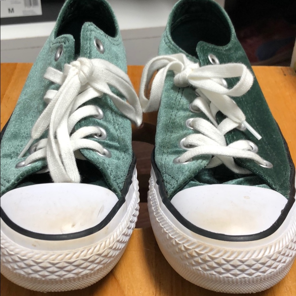 Converse teal velvet Chuck Taylor’s, 6.5.